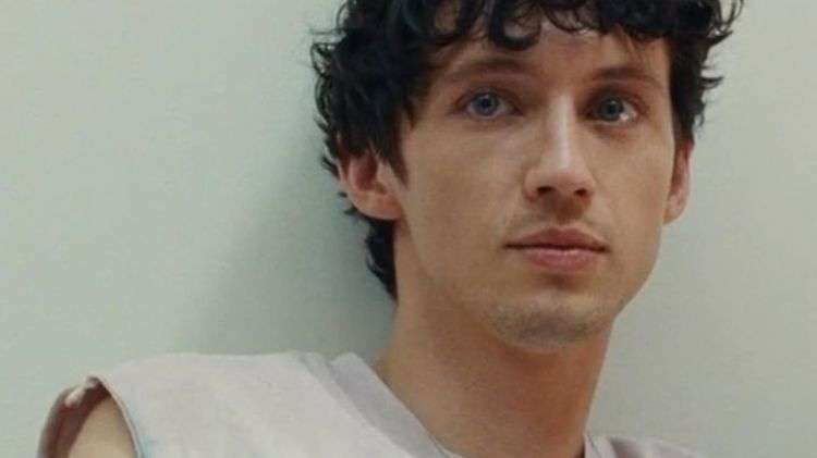 Troye Sivan divulga prévia de “Rush”