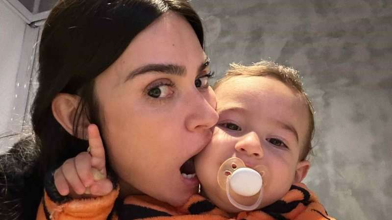 Thaila Ayala mostra reencontro com filho mais velho após cirurgia da filha