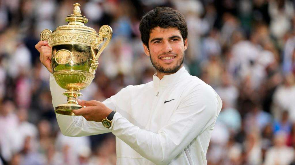 Em partida épica, Carlos Alcaraz bate Djokovic e conquista pela primeira vez o torneio de Wimbledon