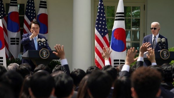 Submarino de míssil balístico norte-americano chega à Coreia do Sul