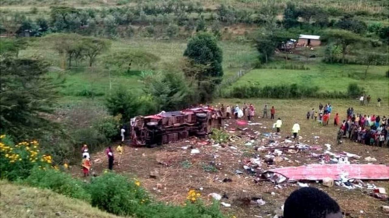 Ônibus cai em ribanceira no Peru e causa ao menos 12 mortes