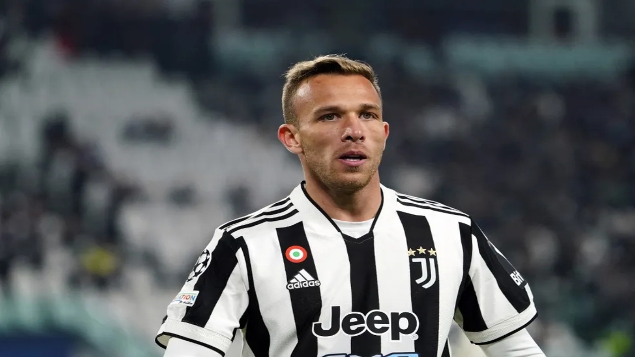 Arthur fecha com Fiorentina por empréstimo da Juventus