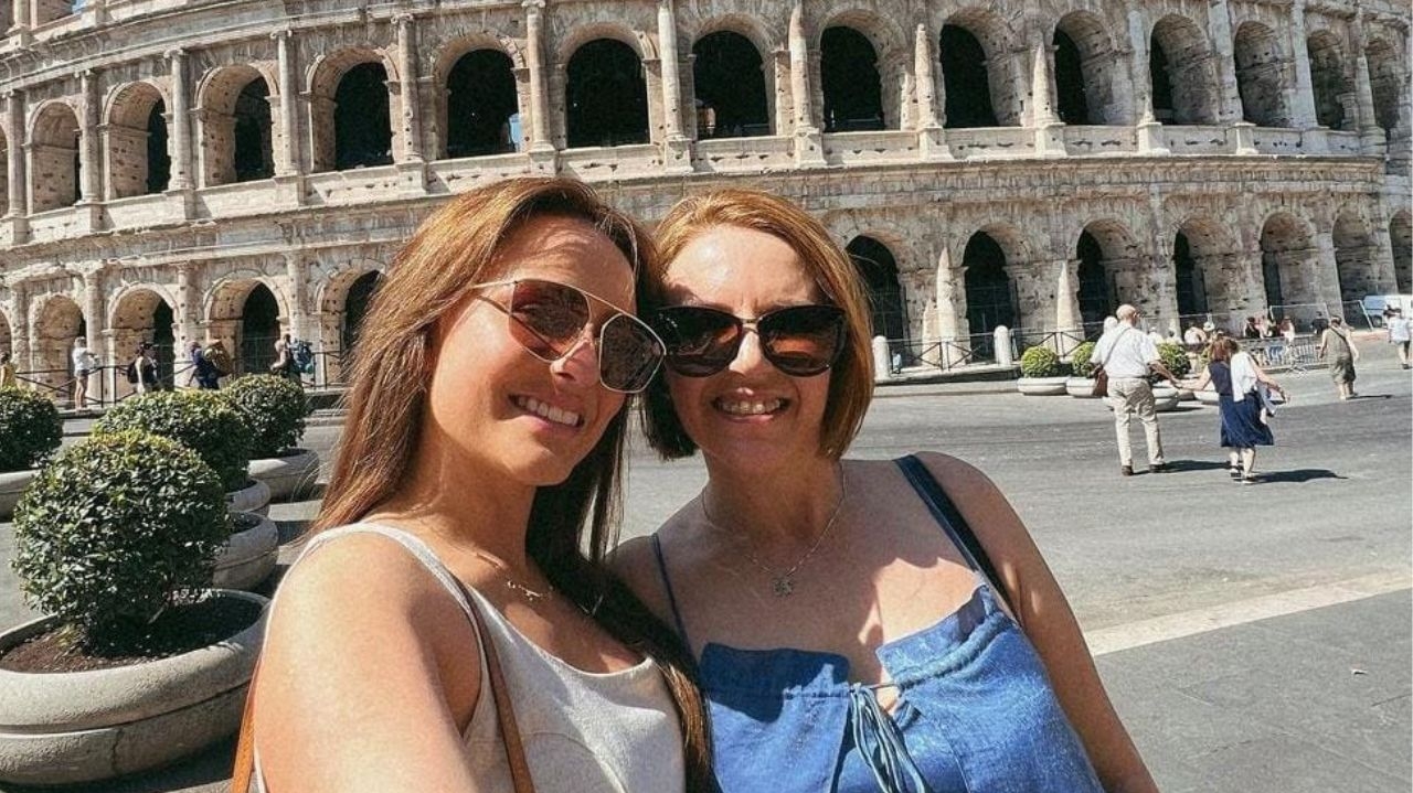 Venda de mansão em Orlando teria motivado desentendimento entre Larissa Manoela e a mãe