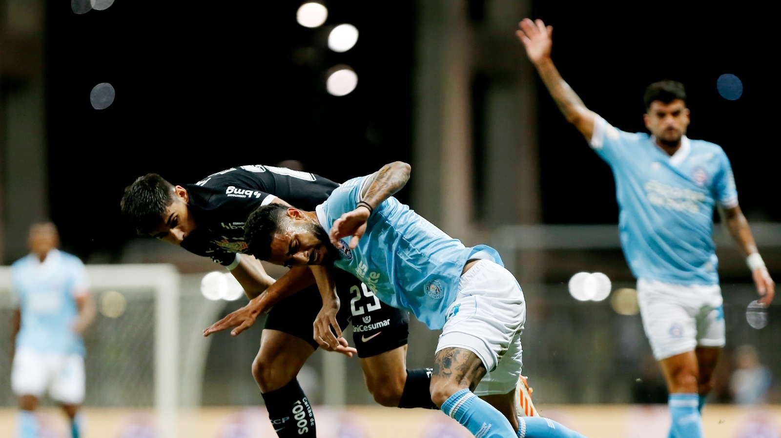 Bahia e Corinthians empatam em confronto direto e seguem perto do Z-4