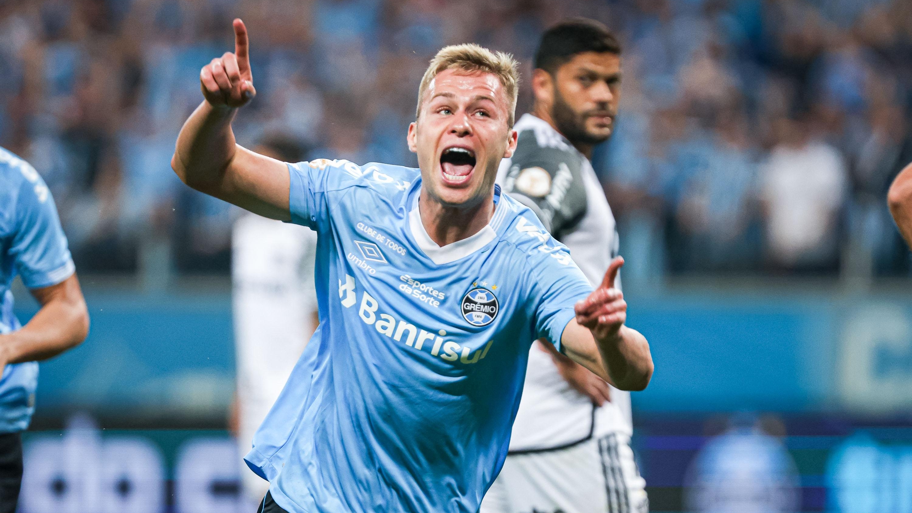 Grêmio vence Atlético Mineiro e volta a vice-liderança do Brasileirão