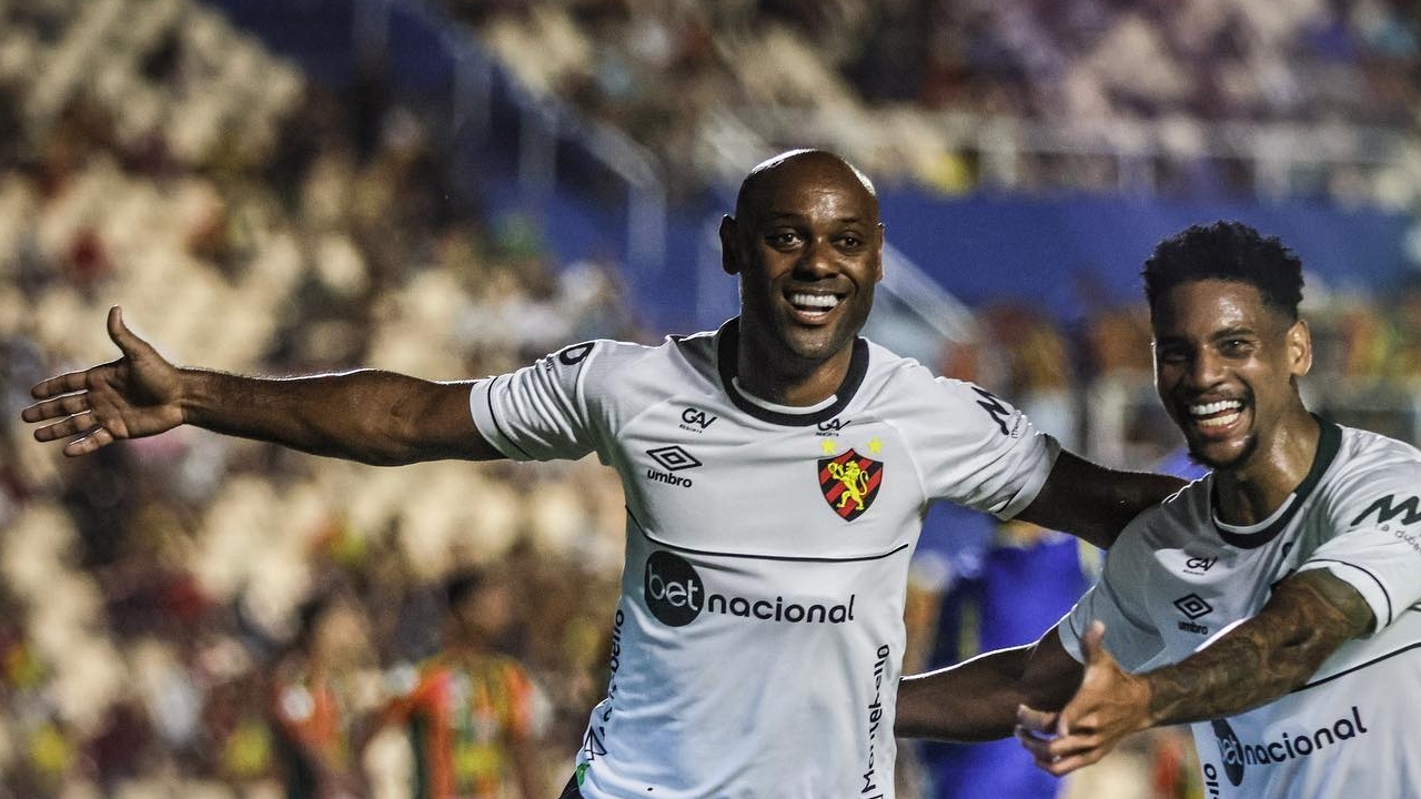 Sport vence Sampaio Corrêa e volta ao G4 da Série B