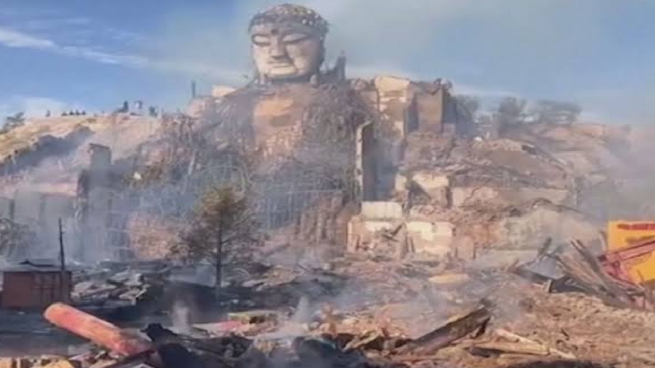 Incêndio em templo na China queima estátua gigante de Buda