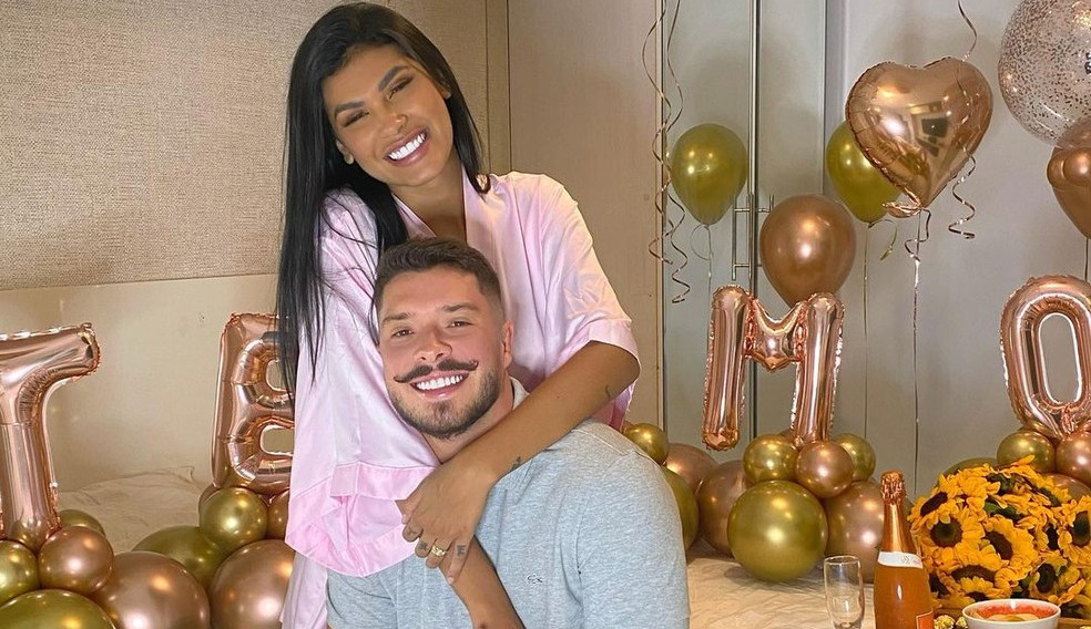 Pocah faz declaração para seu noivo nas redes sociais: ‘Homem da minha vida’