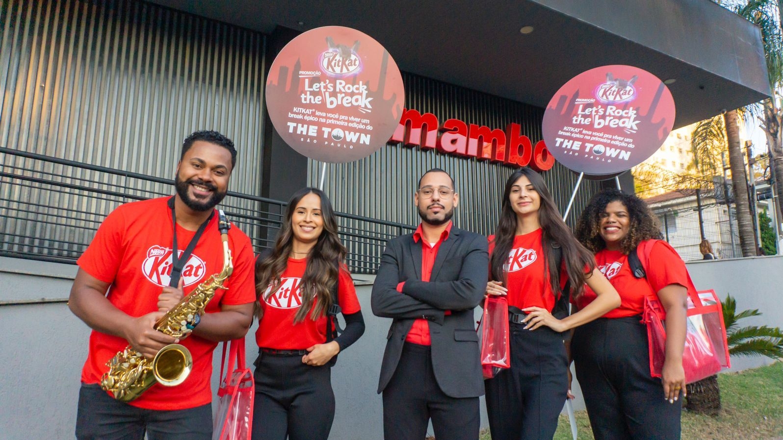 Ação de mídia itinerante Itabus divulga promoção Kit kat e Mambo para o The Town