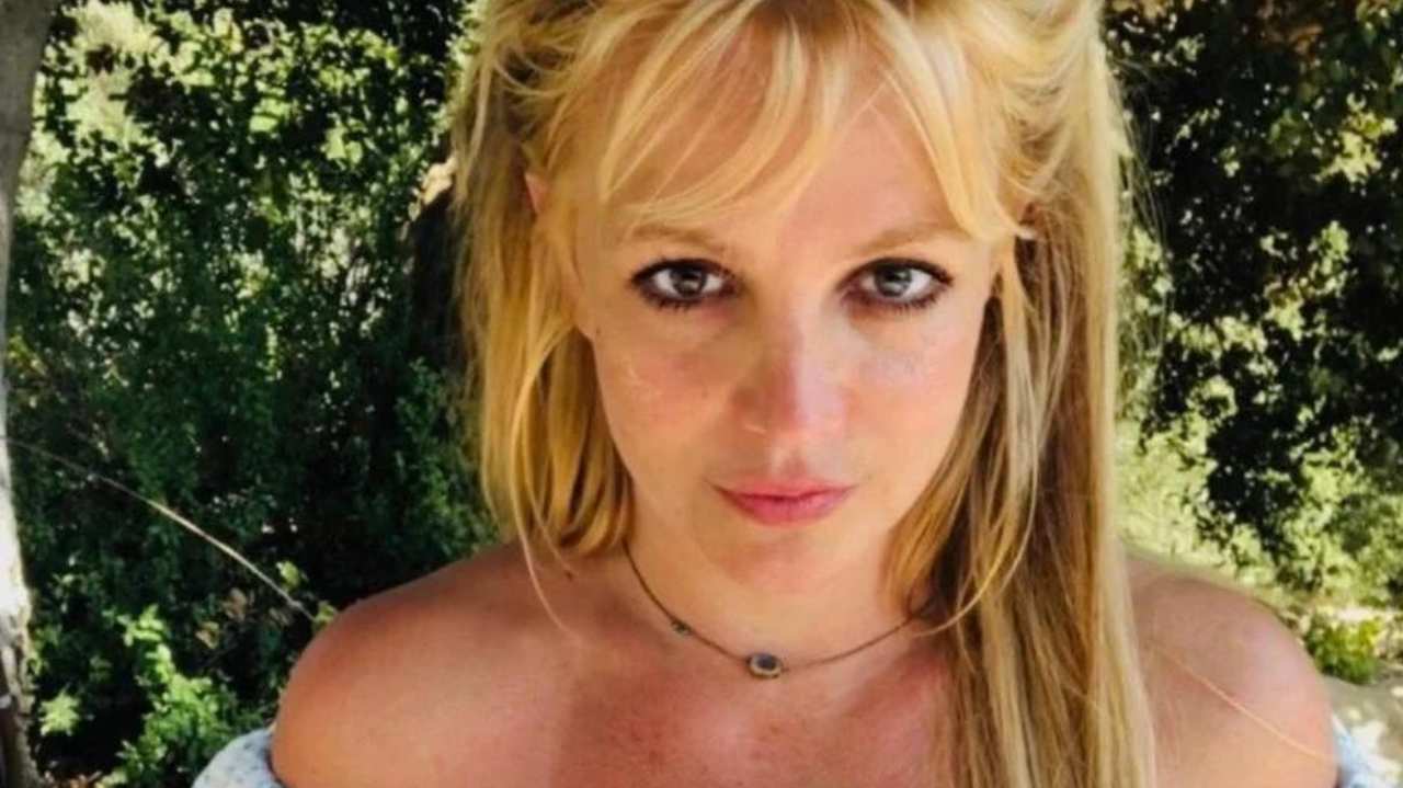 Britney Spears passa mal em viagem e suspeita de gravidez