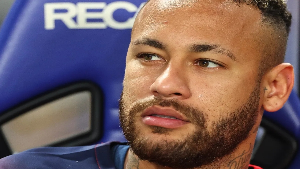 Neymar permanece no banco na derrota do PSG no Japão