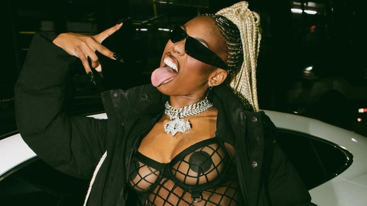 MC Soffia comemora lançamento de “Espelho Meu” com festa