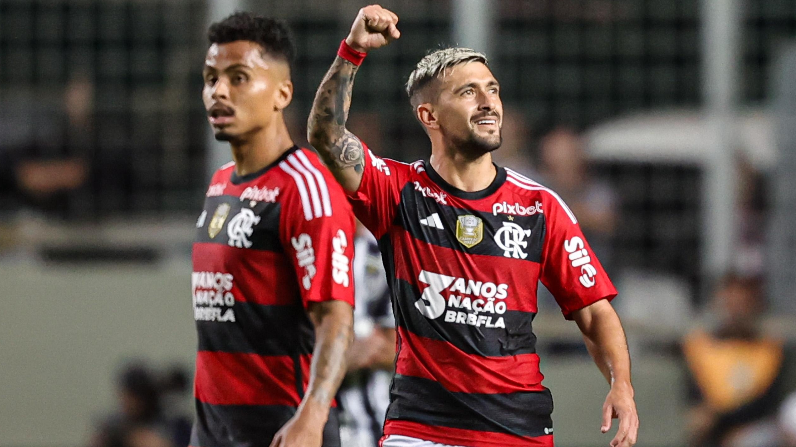 Com show de Arrascaeta, Flamengo vira para cima do Galo no Independência