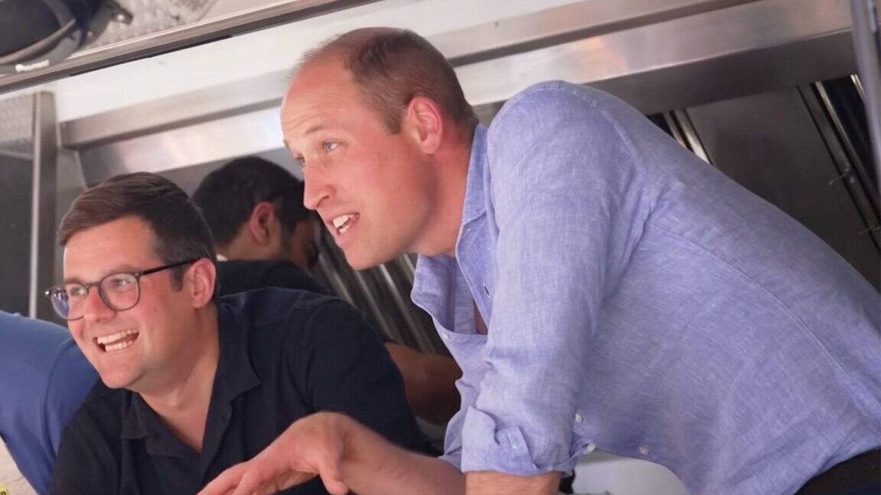 Príncipe William serve hambúrgueres veganos em food truck e surpreende fregueses