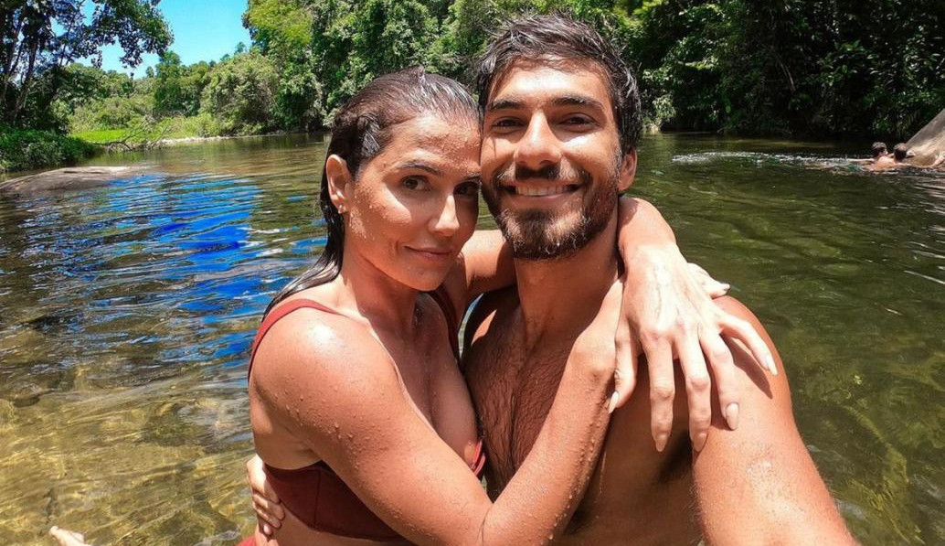 Deborah Secco relembra antiga simpatia e brinca com o marido: “/Não leu sites e revistas de fofoca”/