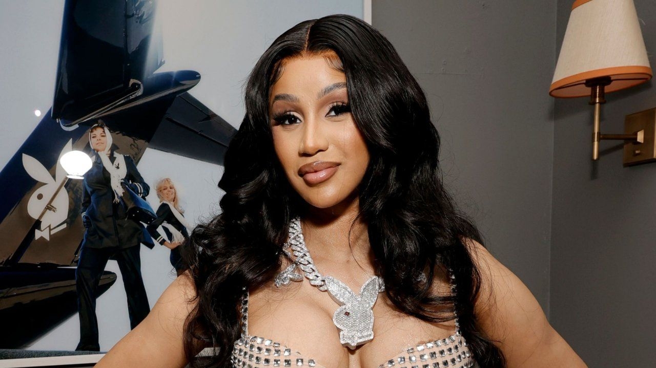 Cardi B está sendo investigada pela polícia após lançar microfone em uma das pessoas da plateia