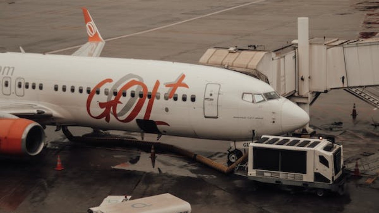 Avião da GOL faz pouso de emergência em Vitória após falha em um dos motores