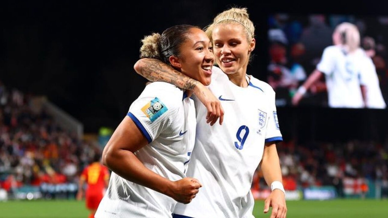 Inglaterra goleia a China com três assistências de Lauren James
