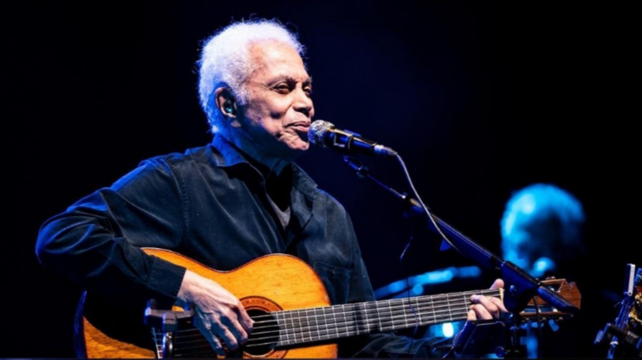 Paulinho da Viola segue internado após retirada de tumor no intestino