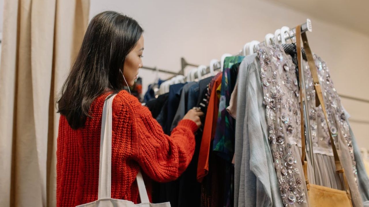 França cria projeto para custear conserto de roupas e calçados