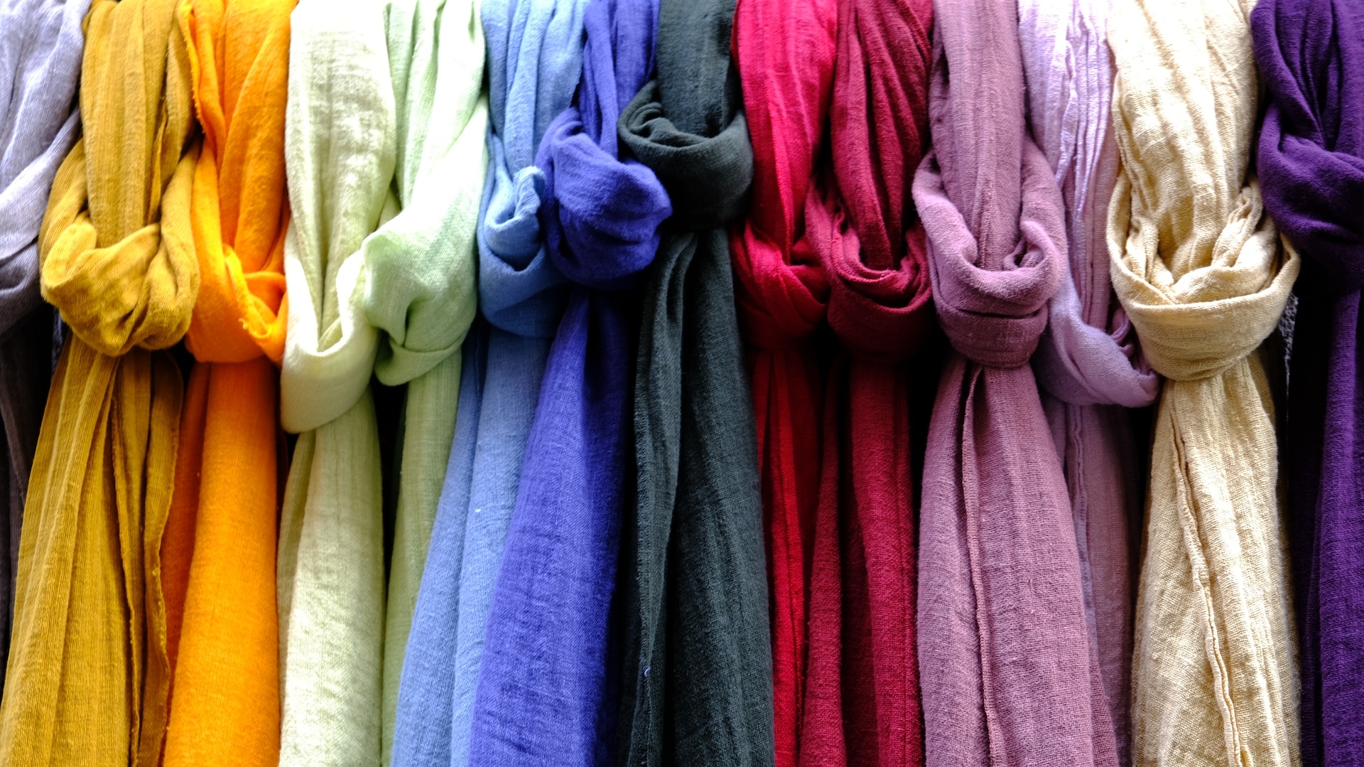 Ideias para utilizar a echarpe de forma criativa e dar um up no seu visual no inverno