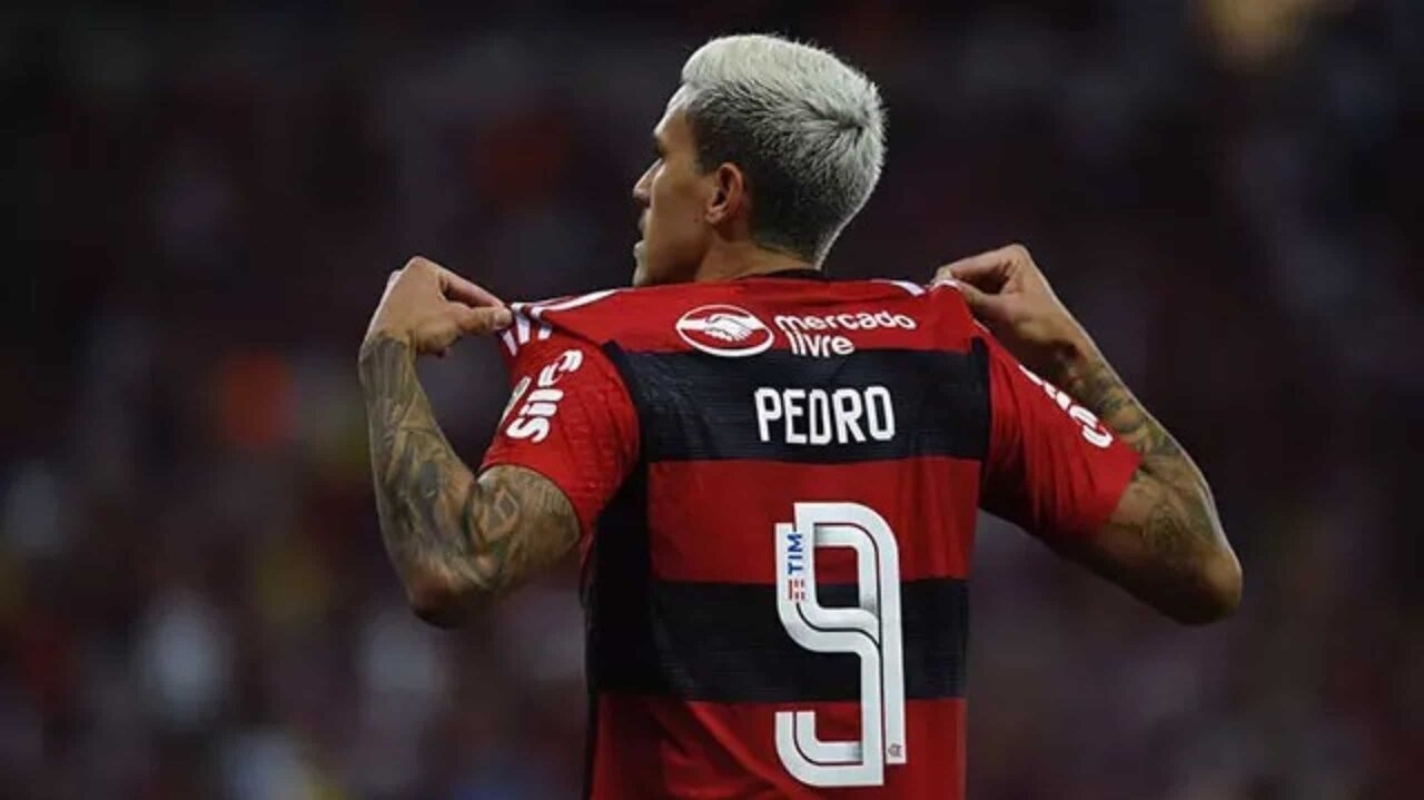 Pedro retorna aos treinos do Flamengo com clima de distanciamento em relação a Sampaoli