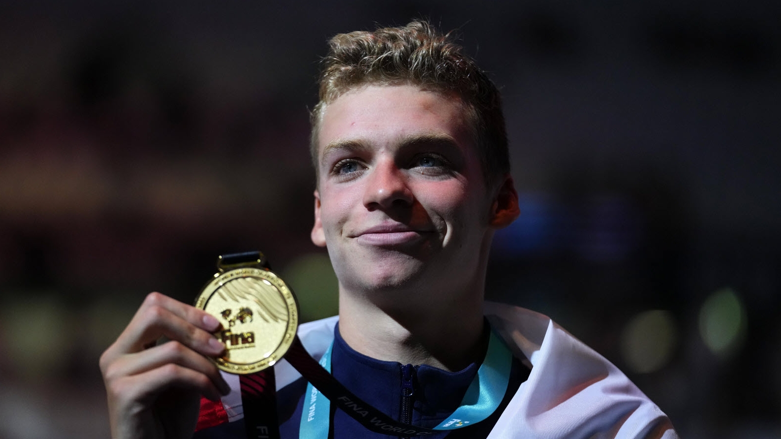 Louis Vuitton anuncia nadador francês Léon Marchand como novo embaixador