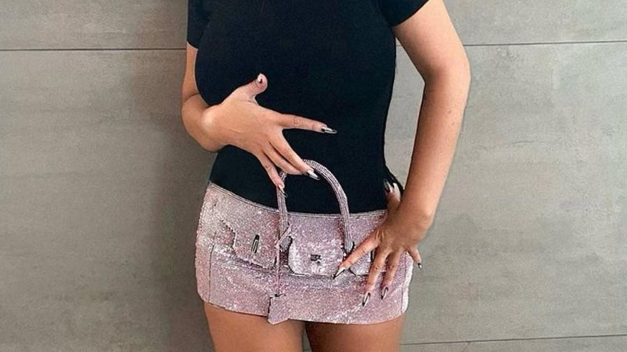 “Bolsa-saia”: Christina Aguilera aparece com look inusitado