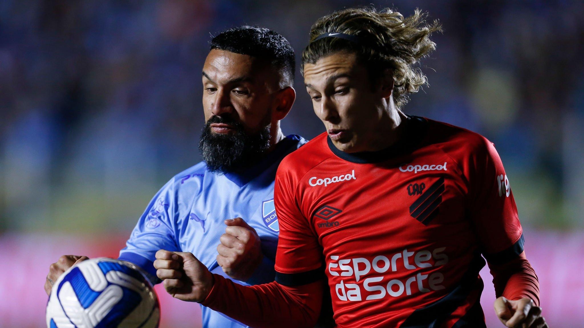 Athletico leva virada do Bolívar e se complica nas oitavas da Libertadores