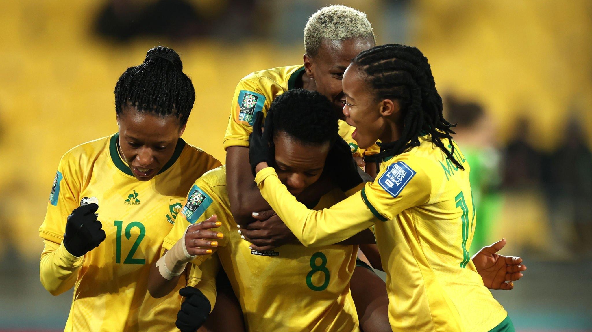 África do Sul elimina Itália com gol nos acréscimos e avança em segundo no Grupo G