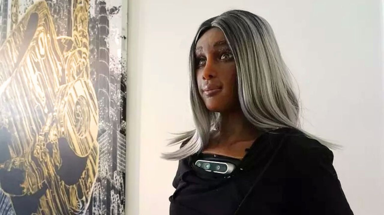 Mika, primeira robô humanoide CEO, afirma que IA é mais eficaz que Musk e Zuckerberg