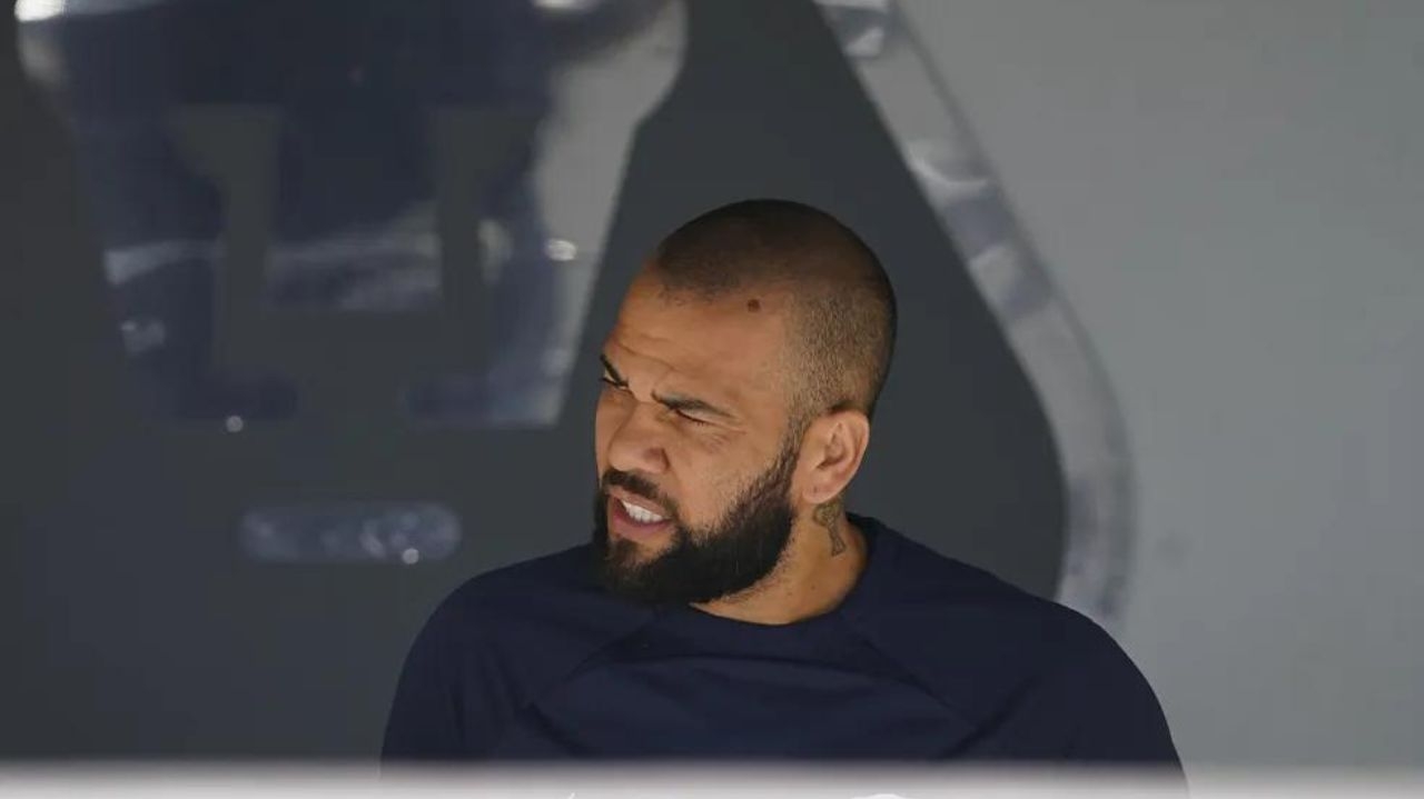 Caso Daniel Alves: jogador foi formalmente acusado pela justiça na Espanha e se torna réu