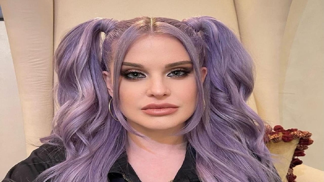 Kelly Osbourne diz que se escondeu durante gravidez por medo da pressão sobre seu peso