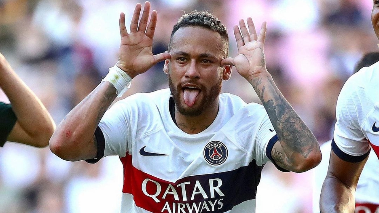Neymar impressiona com dois gols em retorno ao PSG após cinco meses