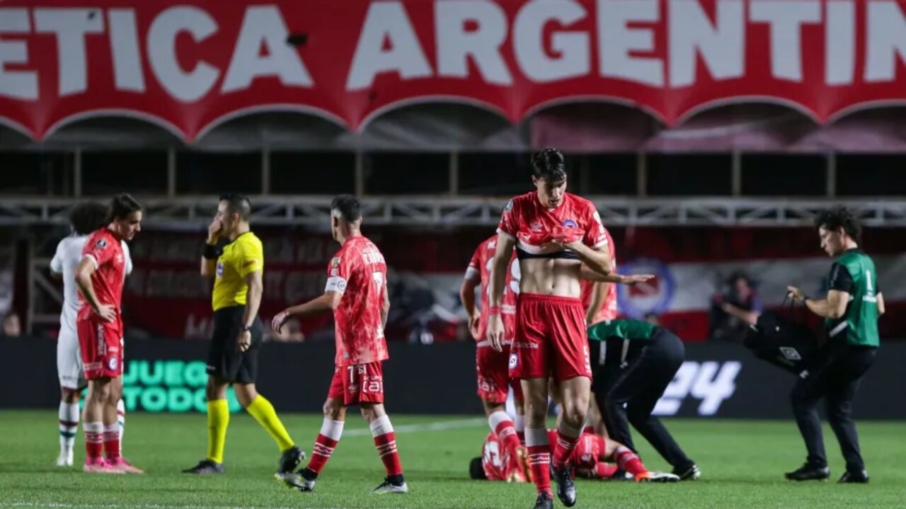 Árbitro expulsa Marcelo, do Fluminense, por “jogo brusco grave”