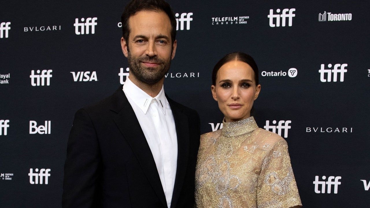 Natalie Portman aparece sem sua aliança de casamento durante evento