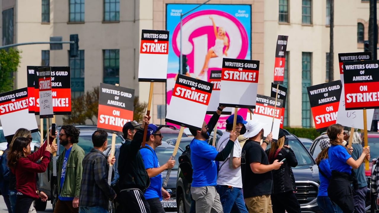 Primeira reunião com estúdios após inicio da greve dos roteiristas termina sem mudanças
