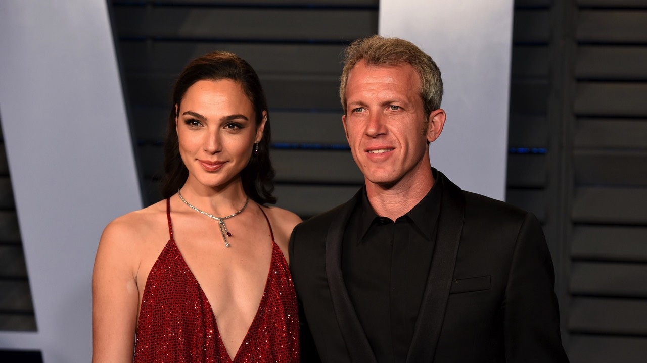 Gal Gadot fala sobre relação com o marido: “Minhas fraquezas são as forças dele e vice-versa”