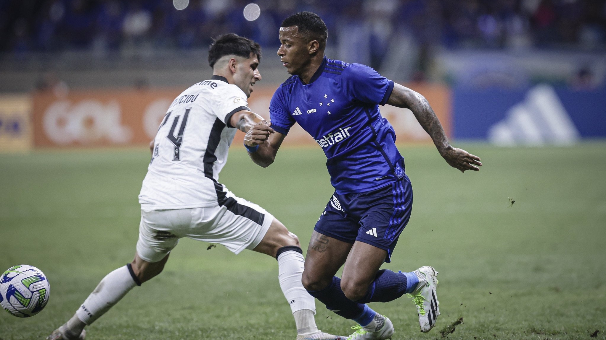 Lucas Perri brilha e Botafogo segura empate contra o Cruzeiro