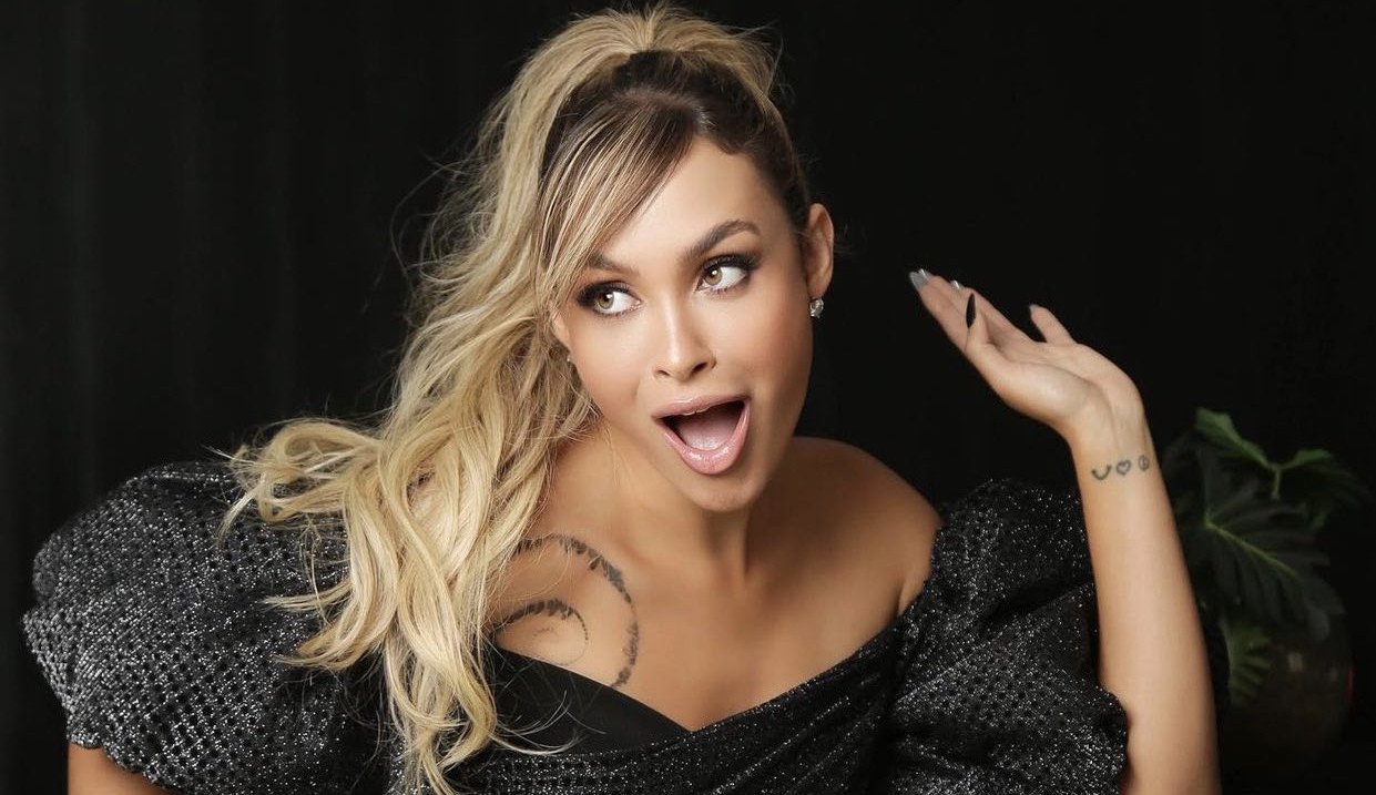 Sarah diz que vai procurar terapia para conseguir lidar com a fama após o BBB 21