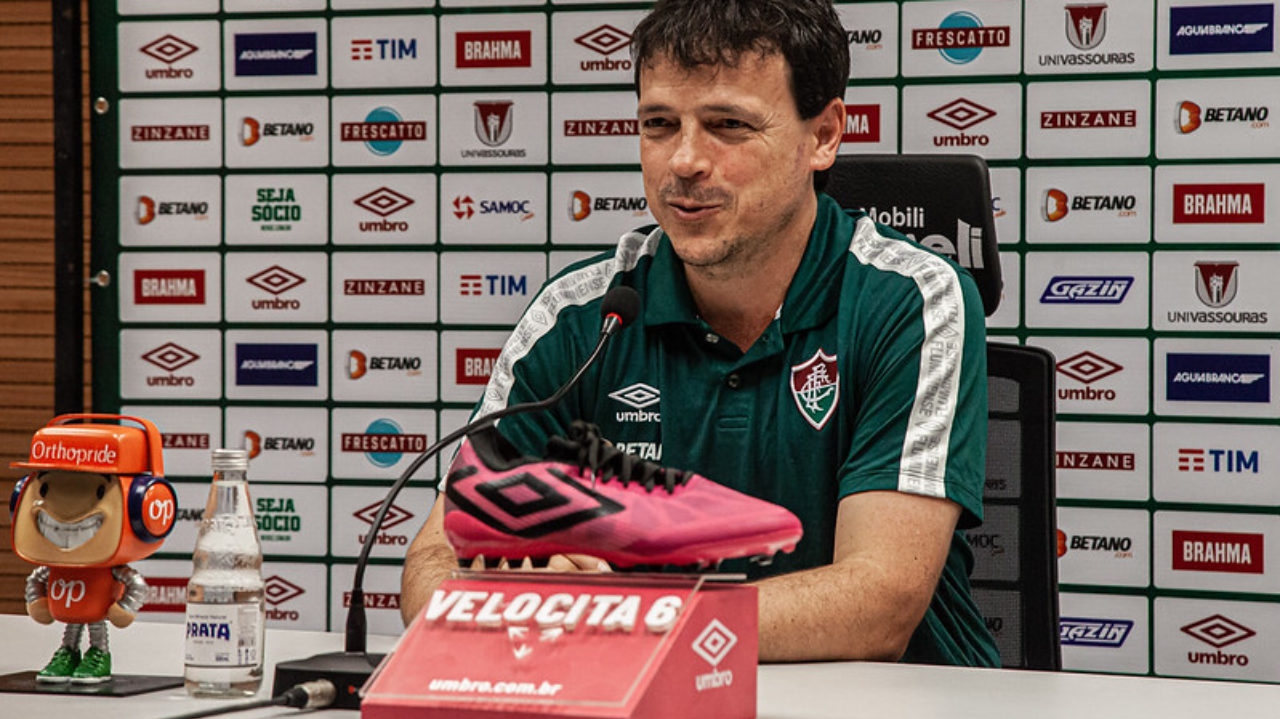 Diniz não economiza elogios para falar do goleiro Fábio: “É um gênio do gol”