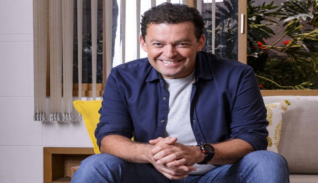 Fernando Rocha revela que sua mãe testou positivo para Covid-19 ao achar que a vida tinha voltado ao normal