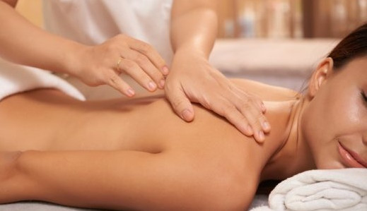 10 tipos de massagens para você relaxar e aproveitar o dia