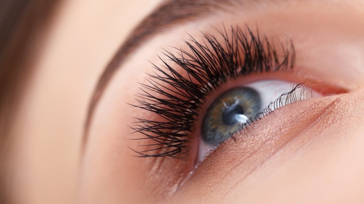Curso de Alongamento de Cílios: Transforme sua paixão em renda extra!