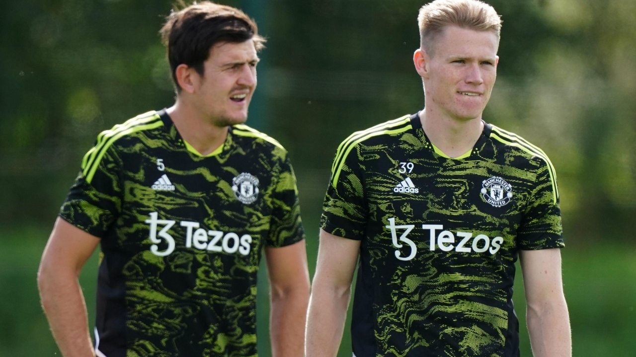 West Ham oferece R$320 milhões por dupla do Manchester United