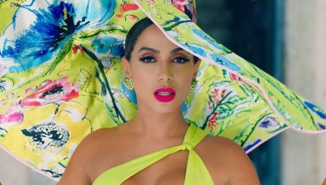 Em live, Anitta fala sobre novos projetos e planos de ser mãe