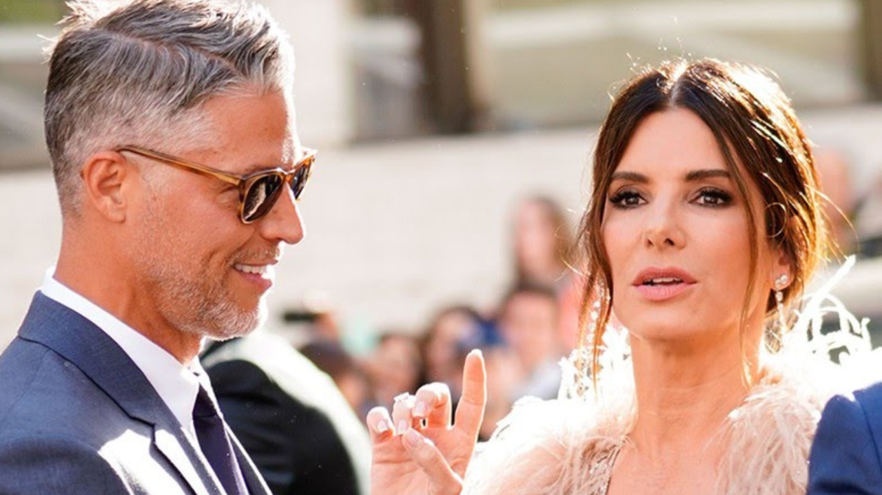 Sandra Bullock presta homenagens ao namorado que faleceu