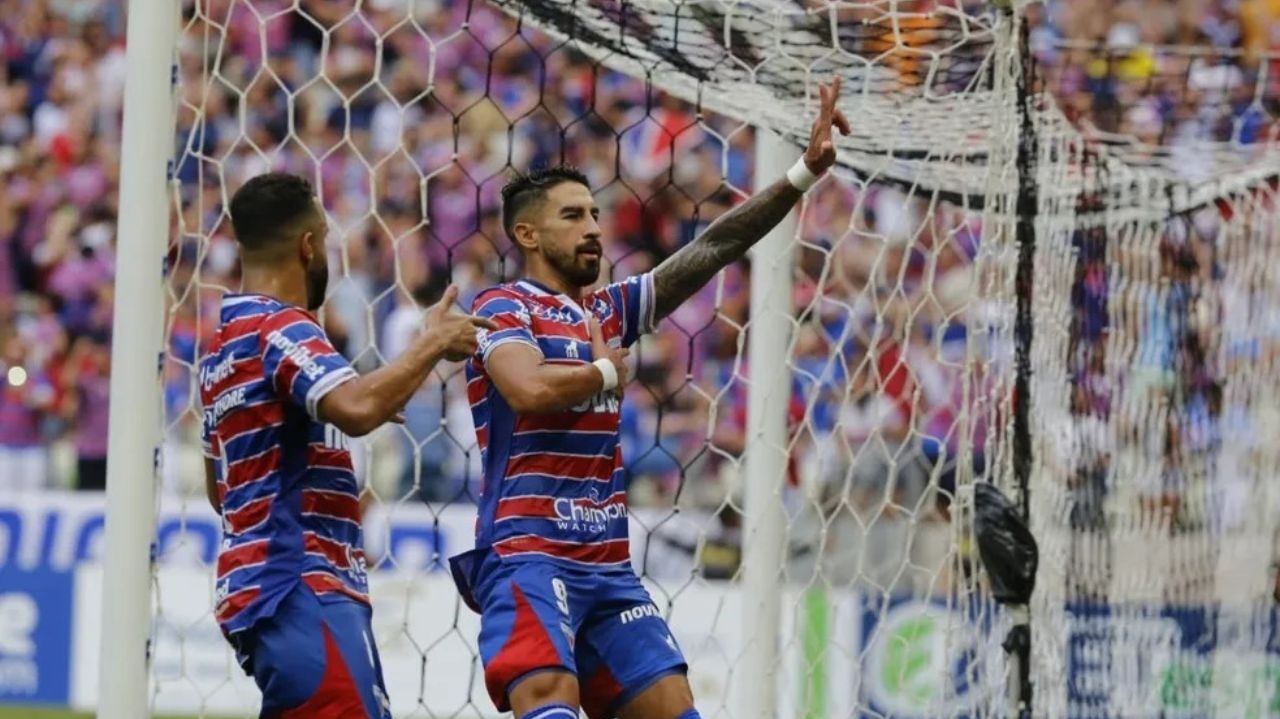 Fortaleza recebe punição pela FIFA e perde Lucero por quatro meses