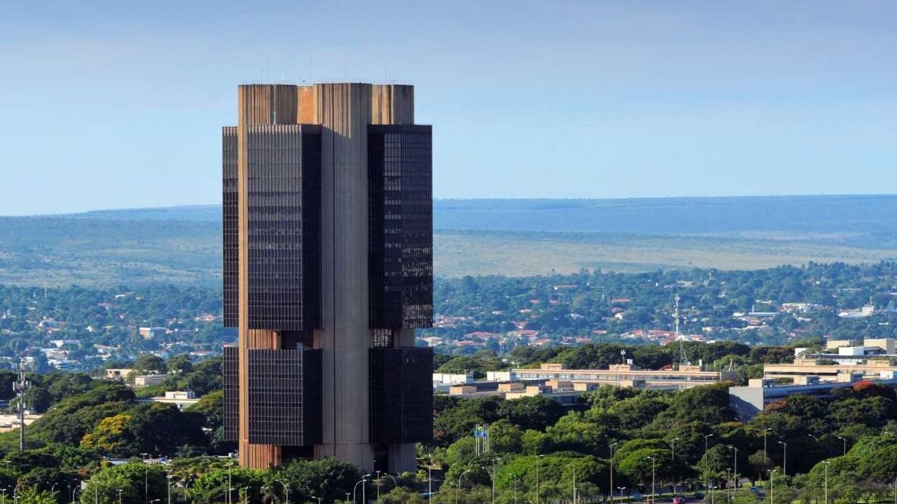 Banco Central reduz taxa de juros e descarta cortes mais fortes