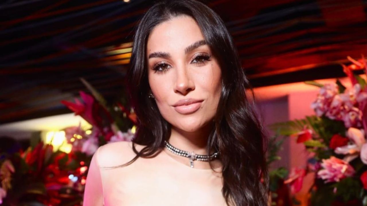 Boca Rosa rebate à repercussão negativa de seu look: “Mamilos sempre causam”